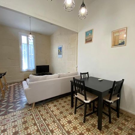 Le 23 - 2Eme Etage Apartamento Arles Exterior foto