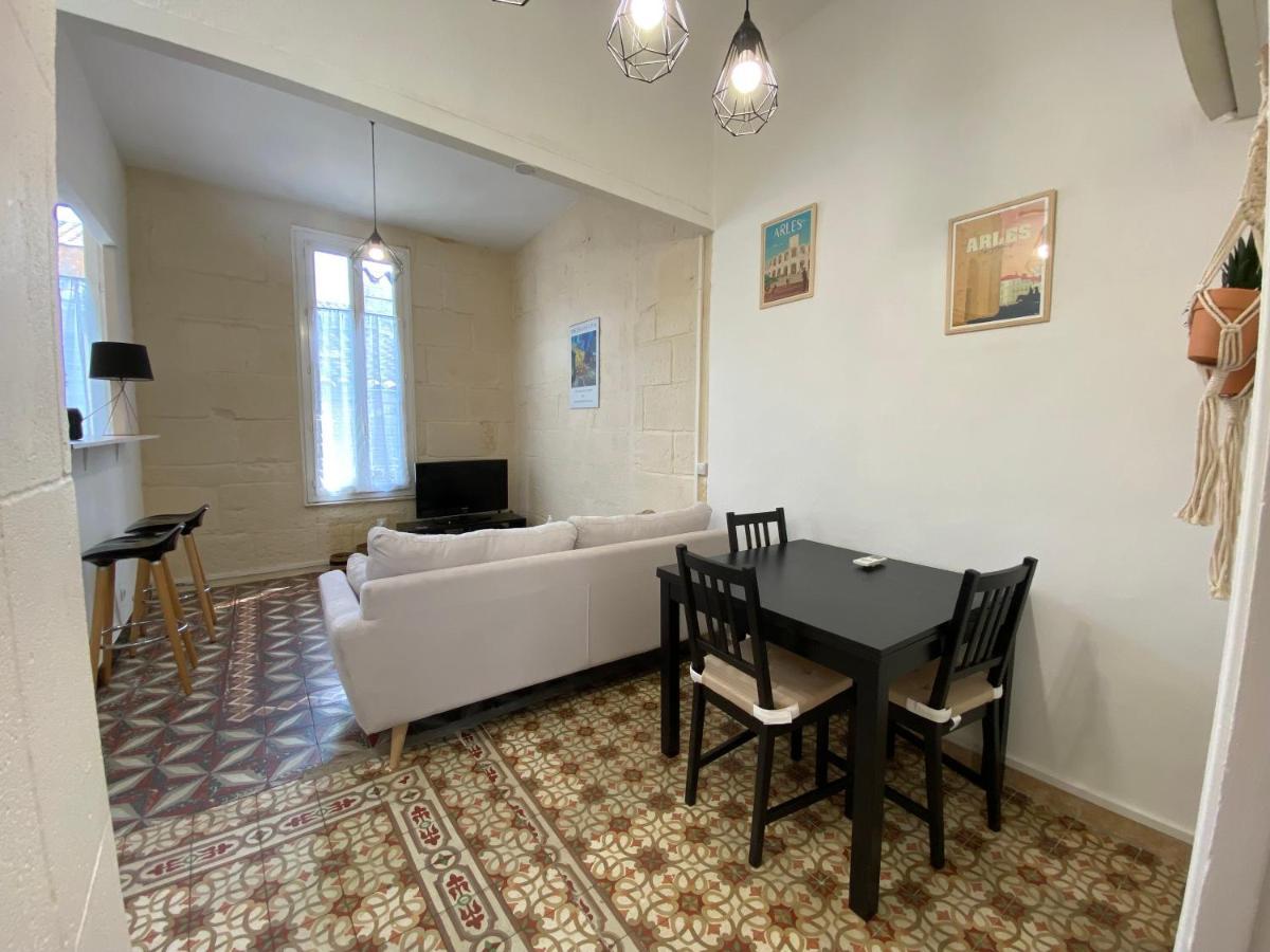 Le 23 - 2Eme Etage Apartamento Arles Exterior foto